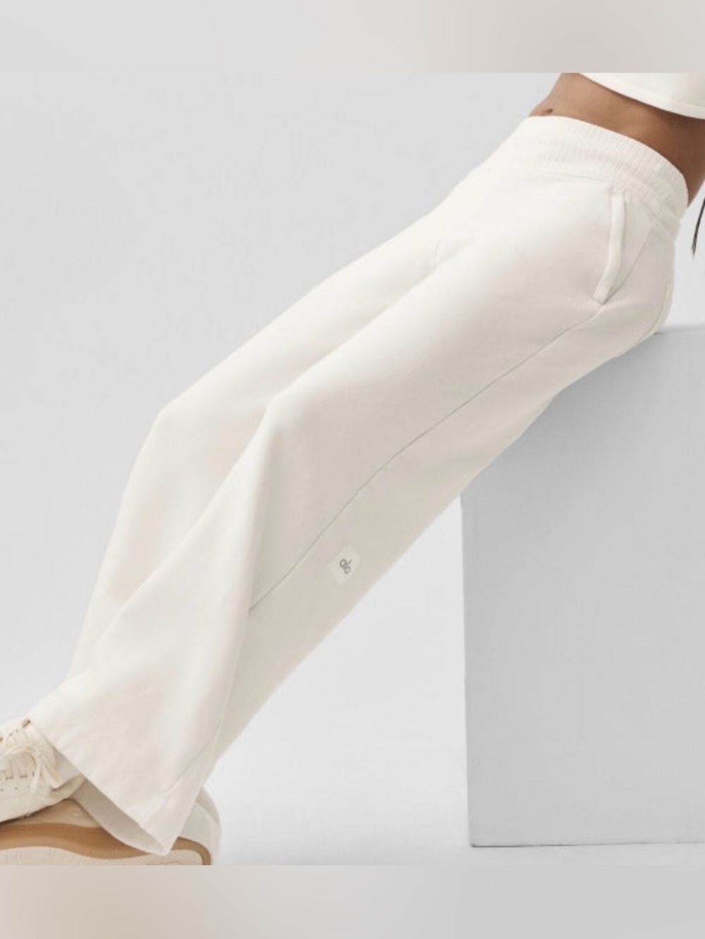 Like-New XS Alo Serenity Wide Leg Sweatpant